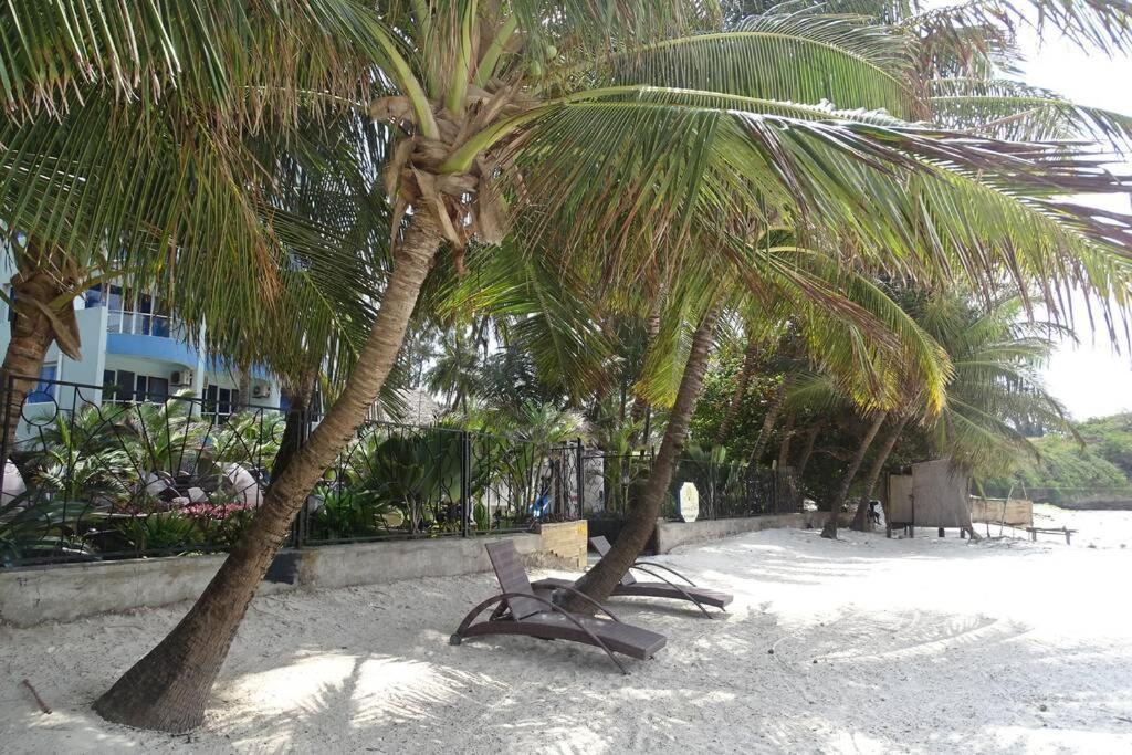 Cowrie Beach Haven Studio Apartment Mombasa Exterior foto