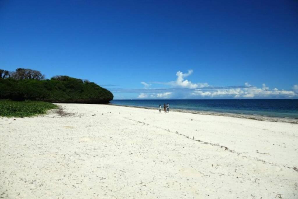 Cowrie Beach Haven Studio Apartment Mombasa Exterior foto