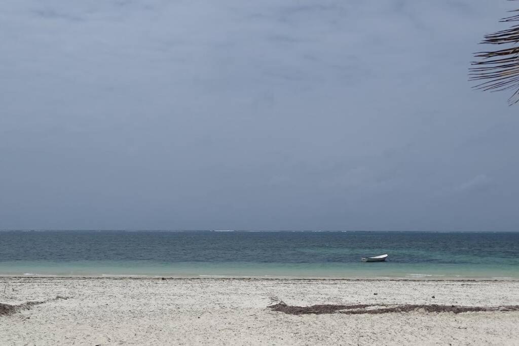 Cowrie Beach Haven Studio Apartment Mombasa Exterior foto